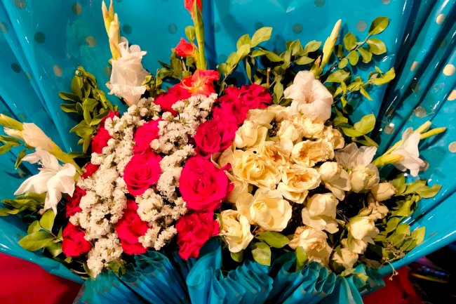 Same Day Flower Delivery in Lahore – Fresh Blooms, Fast Moments