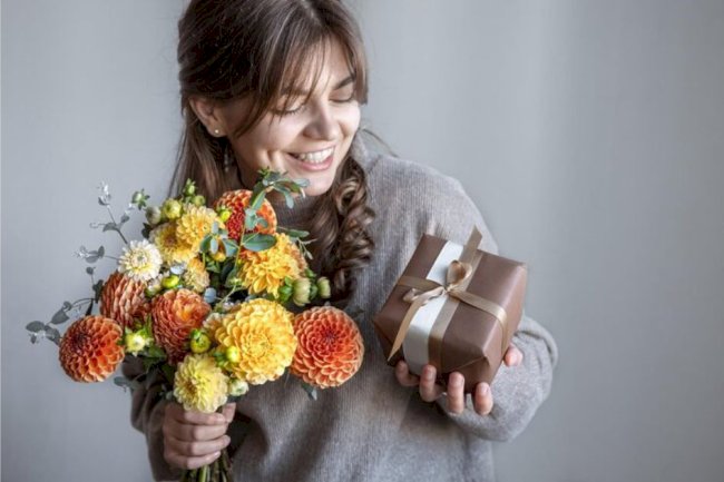 Send Birthday Anniversary and Special Occasion Flowers to Gorakhpur Online Enjoy Same Day Midnight Fresh with Free Delivery