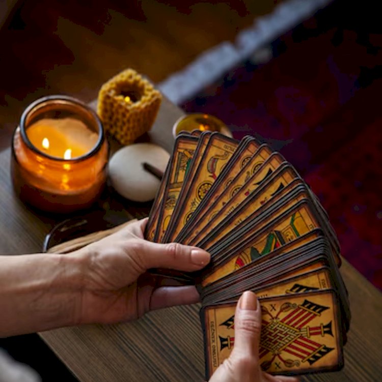 How Tarot Can Help You Solve Everyday Problems — With Clarity & Confidence