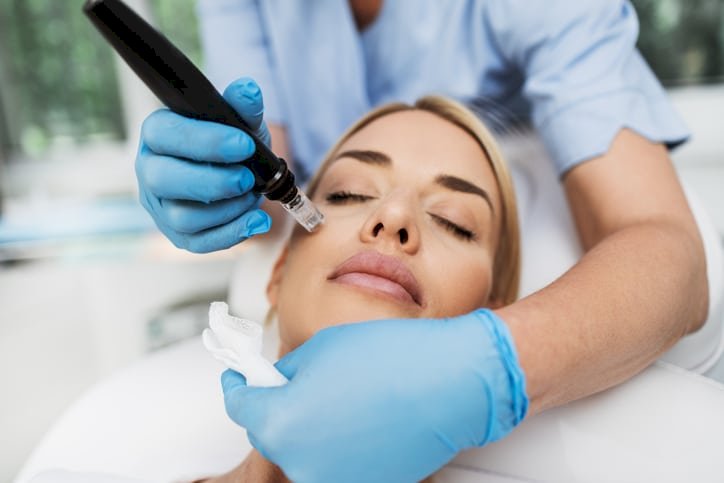 Best Dermatologist to Treat Skin Without Harsh Chemicals