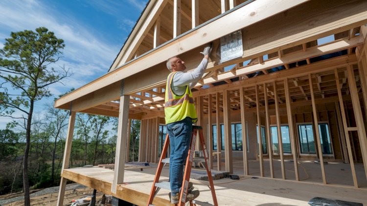 Why Hiring a Custom Home Builder Saves Time and Stress