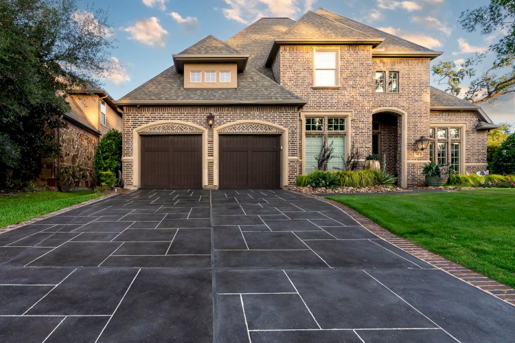 How to Restore and Maintain Your Concrete Driveway for Years of Use